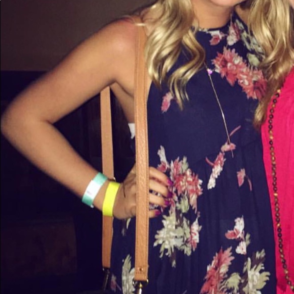 Super cute flowy floral dress!